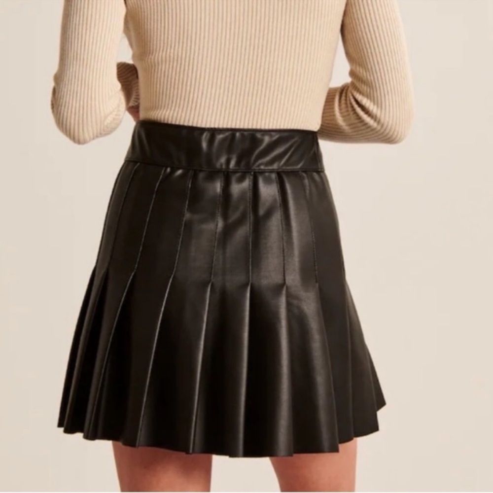 Abercrombie & Fitch vegan leather black pleated preppy mini skirt women XS / W26 - Picture 2 of 16